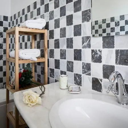 Charming In Near Village *