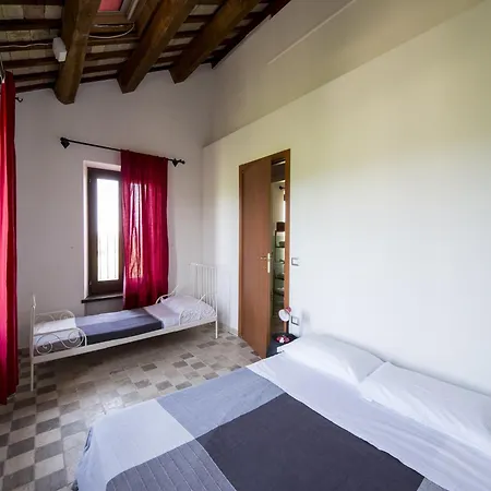 Charming In Near Village דירה *