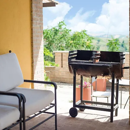 Charming In Near Village Apartment *