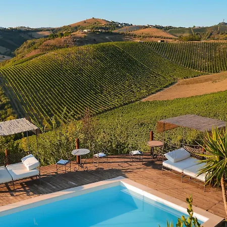 Charming In Near Village Apartment