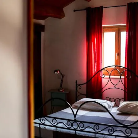 Charming In Near Village Apartment *